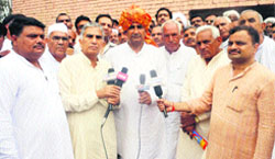 Malik khap dada Baljit Singh Malik interacts with mediapersons after the Gathwala (Malik) Khap panchayat meeting at Ahulana village on Sunday. Tribune photo
