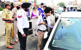 Students apprise residents of traffic rules during an awareness drive in Ludhiana