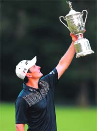 Justin Rose celebrates after winning the US Open, his first major title, on Sunday