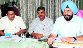 Mayor Baljeet Singh Birbehman, MLA Sarup Chand Singla and municipal commissioner Uma Shankar Gupta address mediapersons in Bathinda on Tuesday.
