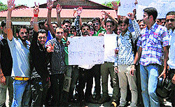 BJYM activists hold a protest against flesh trading in hotels in Nurpur on Tuesday