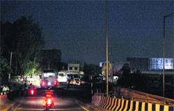 Non-functional streetlights near the bus stand in Jalandhar. Photo: Sarabjit Singh
