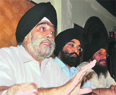 Chairman of the Sikh Migrants Welfare Board Kartar Singh Patna addresses mediapersons in Ludhiana on Tuesday.