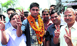 Jagseer Singh, a student of the Gurukul College, being welcomed at the Bathinda railway station on Wednesday on his arrival after winning the gold medal at a university-level tournament