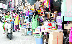 Encroachments by makeshift vendors in Sheikhan bazaar