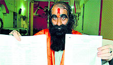 Shiv Sena chief shows documents of Indian prisoners in Pakistan jails on Wednesday