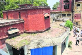 The unsafe building of the Zila Parishad in Jalandhar