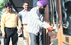 Officials of the building branch of the MC remove a seal from the premises of a commercial establishment on Ferozepur Road in Ludhiana on Thursday. Tribune photo: Himanshu Mahajan 