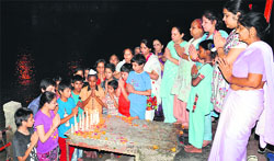 Women and children offer prayers at Birla Ghat in memory of the disaster victims in Haridwar on Saturday. Tribune photo: Rameshwar Gaur