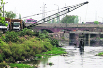 Ludhiana authorities undertake desilting work at Budha nullah.