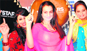 Bollywood actor Ameesha Patel dances along with her fans at a hotel in Amritsar on Monday.