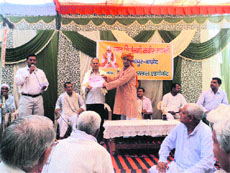 District Education Officer Banwari Lal (retd) receives Kabir Sadbhavana Award from Thakur Attar Lal at a memorial conference at Mirzapur-Bachhod.