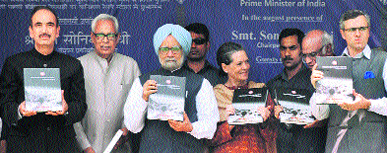 Prime Minister Manmohan Singh along with UPA chairperson Sonia Gandhi, Governor NN Vohra, Chief Minister Omar Abdullah and Union Health Minister Ghulam Nabi Azad during release of a book on the Railways.