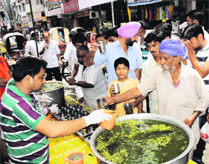 Jal jeera being served for free in Bathinda on a hot Thursday afternoon.