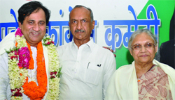 DPCC president J.P. Aggarwal and CM Sheila Dikshit felicitate the newly appointed AICC general-secretary and in charge of Delhi, Shakeel Ahmed, at a function in New Delhi on Thursday
