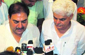 Abhey Chautala addresses mediapersons in Kaithal