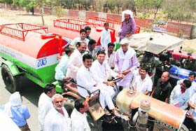 MP Ashok Tanwar with water tankers purchased from his MPLAD fund