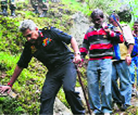 Army Commander Lt Gen Anil Chait treks with pilgrims towards Gobind Ghat.