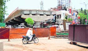 The slow pace of construction work at the Kitchlew Chowk flyover causes a great deal of inconvenience to commuters in Amritsar