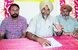 Dr JS Khera, president, National Human Rights Manch, addresses mediapersons at the Press Club in Nurpur on Saturday. 