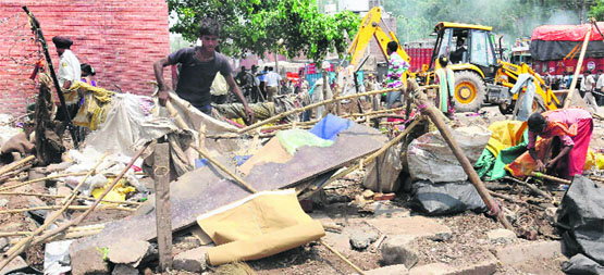 An anti-encroachment drive under way at the Sector 26 vegetable market in Chandigarh on Monday. Tribune photo: Manoj Mahajan