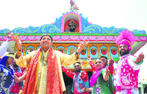 Labh Janjua performs during the shooting of a devotional song at Shri Geeta Mandir in Ludhiana on Monday.