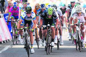 Australian Simon Gerrans (left) won the third stage of Tour de France on Monday. Overall, Jan Bakelants is leading at this stage of the race.