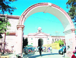 The Congress says the shifting of MC office from its present location at Town Hall building to Ranjit Avenue would burden the state exchequer by raising a loan of around Rs 24 crore from Asian Development Bank. 