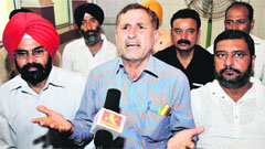 Joint Consultative Committee (JCC) leader Gafoor Dar addresses mediapersons in Jammu on Tuesday. Tribune Photo: Inderjeet Singh