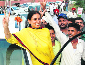 Upender Ahluwalia flashes the victory sign after being elected the Panchkula Mayor at the Mini-Secretariat on Thursday. 