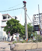 The PSPCL staff at work to replace the electricity pole on Humbran Road in Ludhiana on Thursday. Photo: Inderjeet Verma 