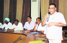 Senior Deputy Mayor Tarsem Goyal during a meeting of the Municipal Corporation in Bathinda on Friday; and (below) councillor Raj Kumar Sood makes a point during the meeting. 