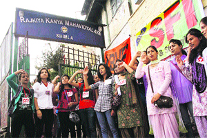 Activists of the SFI raise slogans against the Rashtriya Uchatar Shiksha Abhiyan at RKMV College in Shimla on Friday. 