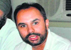 Youth Congress leader Vikas Soni addresses mediapersons in Amritsar on Saturday