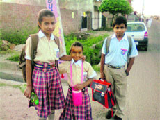 A file photograph of reality show contestant Anmol Jaswal (right) with his sisters Vidhi Jaswal (left) and Simran Jaswal. 