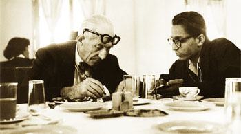 The young Doshi (R) with Le Corbusier at work