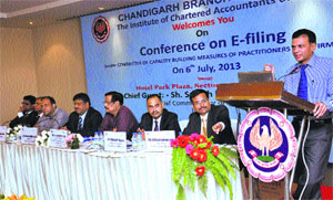 CA Rajeev Khandelwal briefs the delegates at a conference on e-filing organised by the Institute of Chartered Accountants of India.