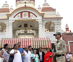 A security man stands guard at Birla Mandir in New Delhi on Sunday after a series of blasts at Mahabodhi Temple in Bodh Gaya