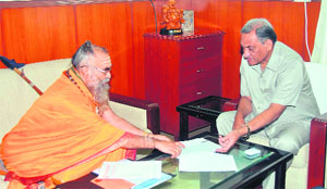 The Rawal of the Kedarnath temple holds a meeting with Uttarakhand Chief Minister Vijay Bahuguna regarding the renovation of the temple in Dehradun.