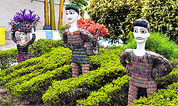 Sculptures at Shree Geeta Mandir, Pakhowal Road, Ludhiana