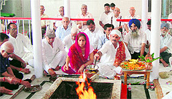 A havan being performed for the Uttarakhand flash flood victims at the Lakshmi Narayan Temple, Bhai Randhir Singh Nagar, in Ludhiana