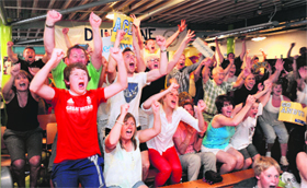 The fans went berserk with joy across Britain after Murray triumphed.