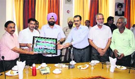 Bidding adieu: Mayor Baljit Singh Birbehman being felicitated by the municipal councillors on Monday. Municipal Commissioner Uma Shankar Gupta and assistant municipal commissioner Kamal Kant Goyal presented a group photo of the General House of the Corporation to the Mayor