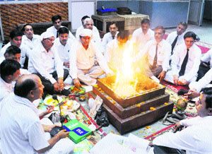 Lawyers hold a yagna to pray for the Uttarakhand flood victims at the Karnal courts on Monday.