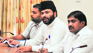 Punjab Minorities Commission member Hafiz Tehseem Ahmed (C) addresses a press conference in Ludhiana.
