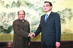 China's Premier Li Keqiang (R) with Defence Minister AK Antony during a meeting in Beijing