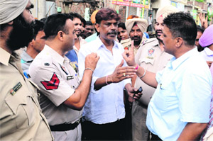  residents argue with Assistant Town Planner Rajinder Sharma.