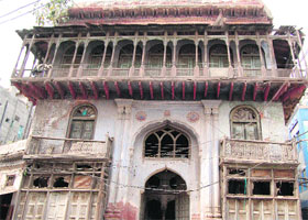 A century-old rickety building near the Golden Temple area which is on the verge of collapse in Amritsar