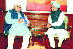 Governor Aziz Qureshi meets Prime Minister Manmohan Singh in New Delhi on Tuesday.