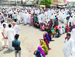 Villagers block National Highway-10 against the kidnapping of the Dayyar sarpanchs son in Fatehabad on Wednesday. A Tribune photograph 